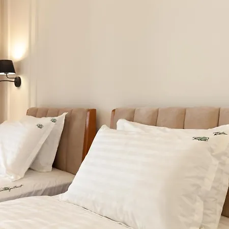 Romari коперника 19 Lviv